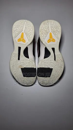 Basketball Shoes (Kobe 5)