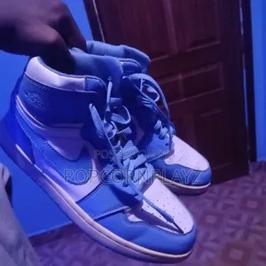 Nike Air Jordan 1 Retro High Og "University Blue" – Size [41]