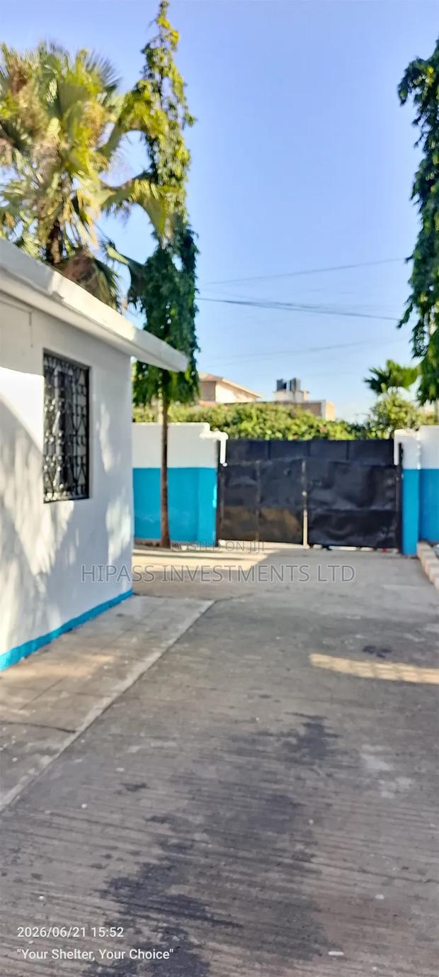5bdrm Bungalow in Beach Road, Kongowea for rent