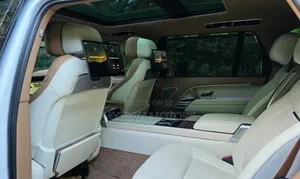 Land Rover Range Rover Vogue 2024 Gold