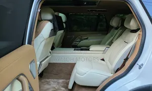 Land Rover Range Rover Vogue 2024 Gold