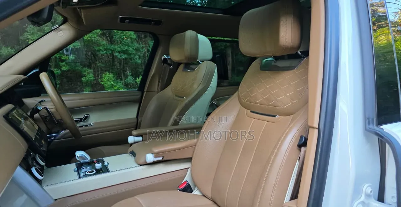 Land Rover Range Rover Vogue 2024 Gold