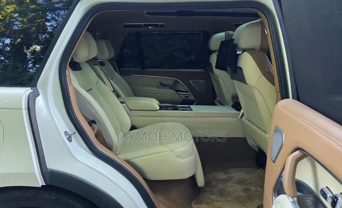 Land Rover Range Rover Vogue 2024 Gold