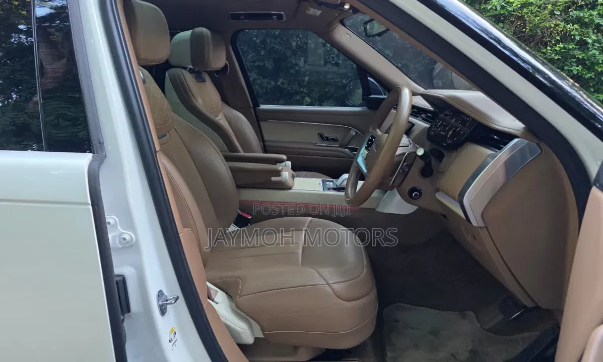 Land Rover Range Rover Vogue 2024 Gold