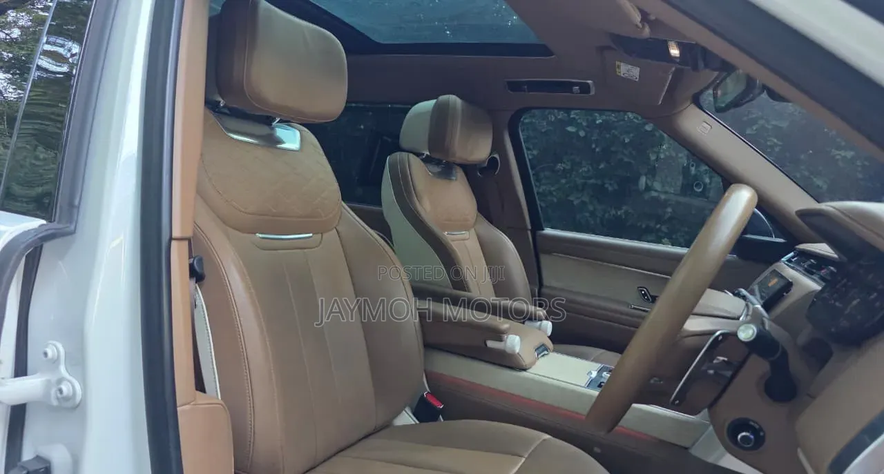 Land Rover Range Rover Vogue 2024 Gold