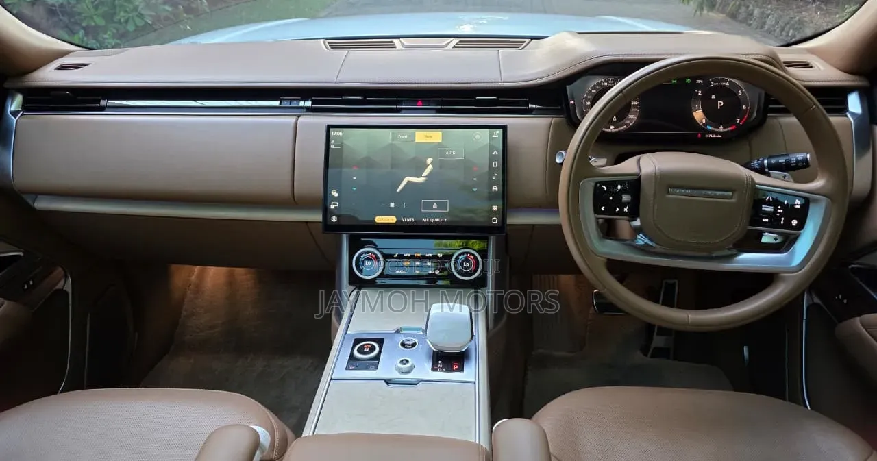 Land Rover Range Rover Vogue 2024 Gold
