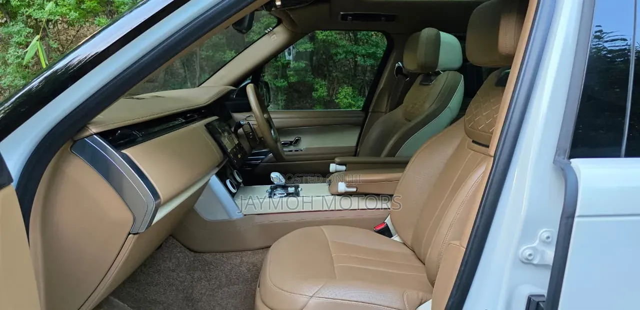Land Rover Range Rover Vogue 2024 Gold