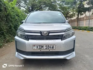 Toyota Voxy 2016 Silver