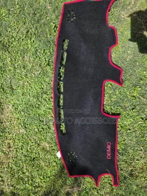 Dashboard Cover Demio 2010