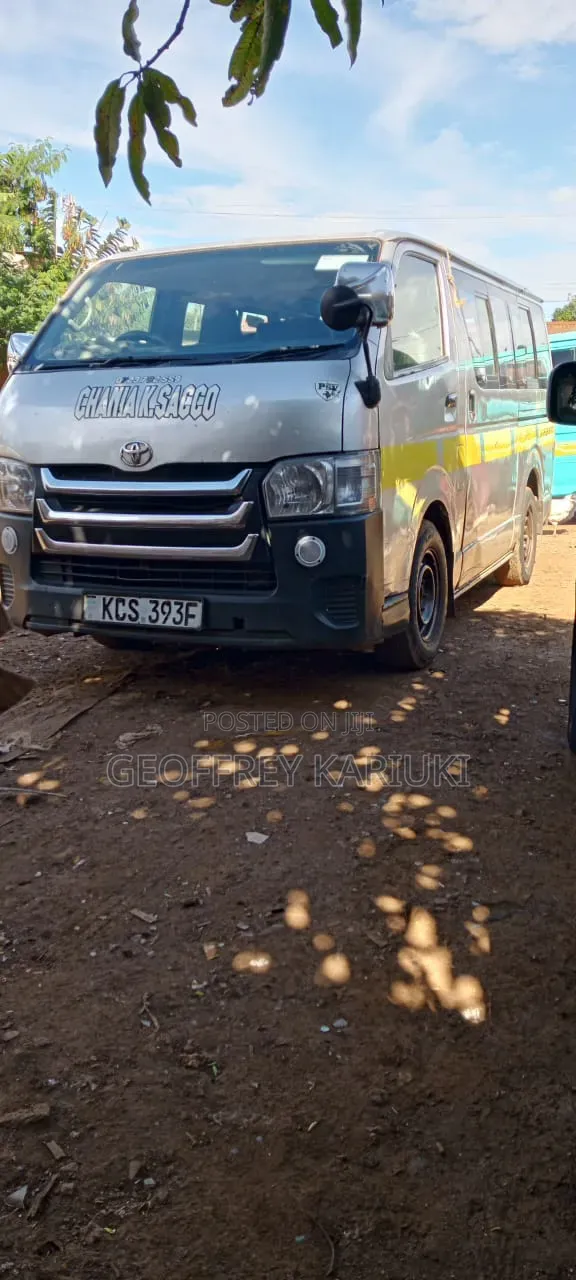 Toyota HiAce 2011 Silver