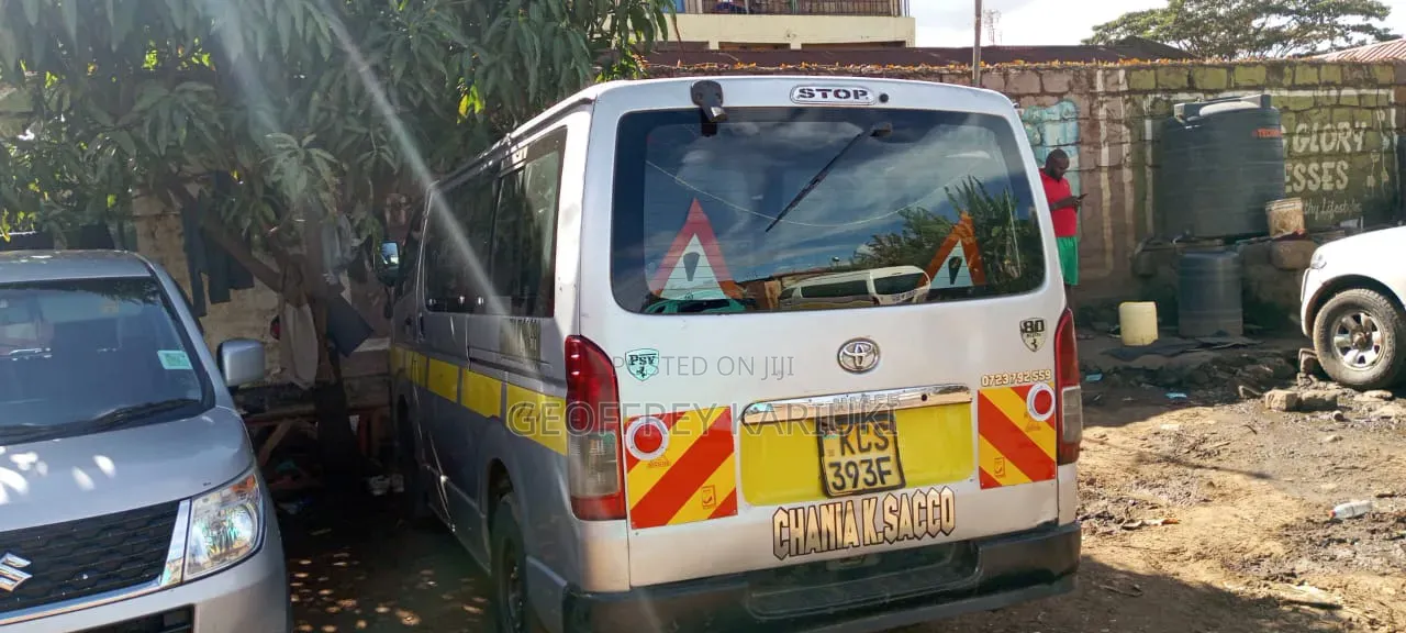 Toyota HiAce 2011 Silver