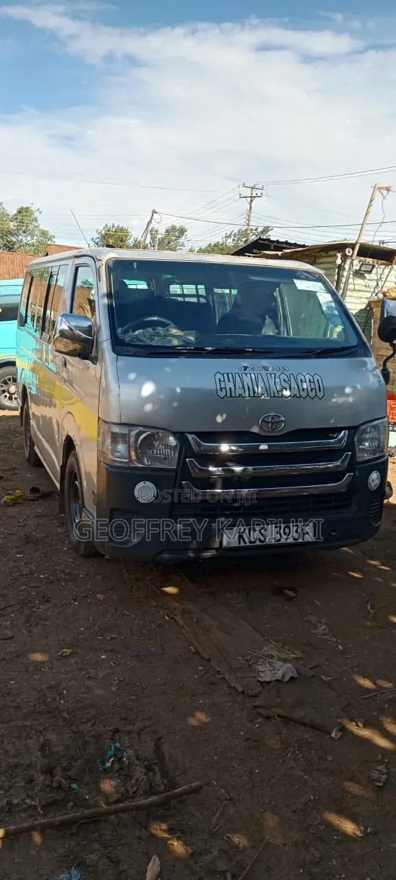 Toyota HiAce 2011 Silver
