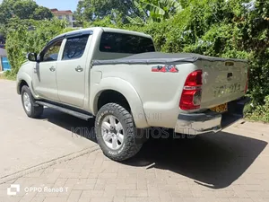 Toyota Hilux 2009 Silver