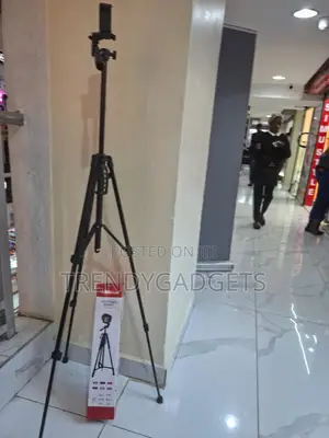 3366 Multi Use Tripod for DSLR Camera and Smartphone