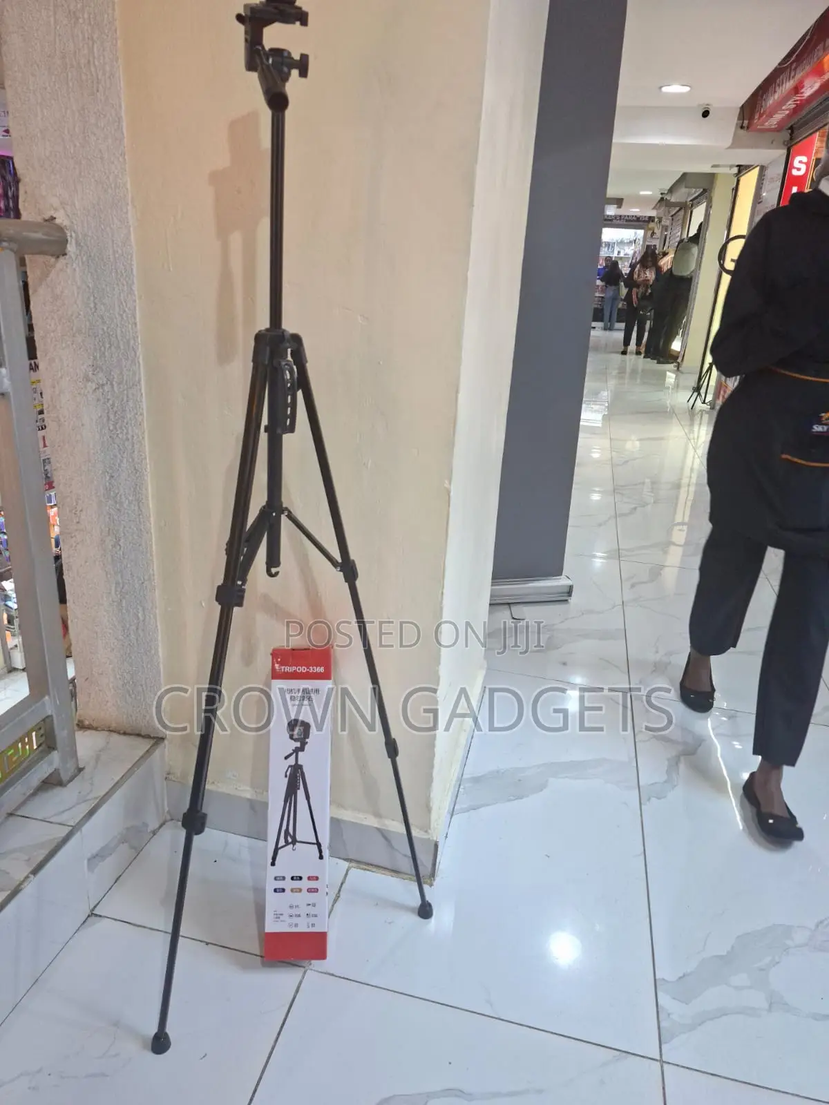 3366 Multi Use Tripod for DSLR Camera and Smartphone