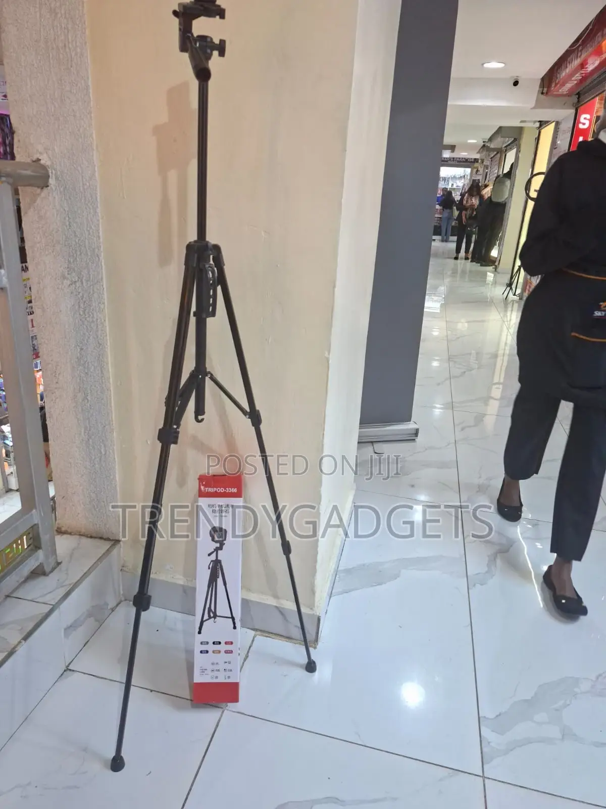3366 Multi Use Tripod for DSLR Camera and Smartphone