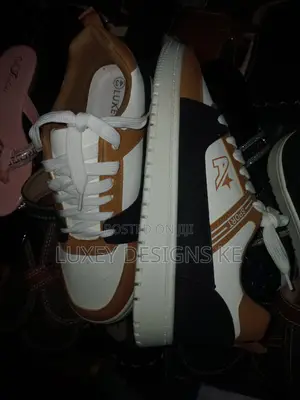 Unisex a Sports Sneakers