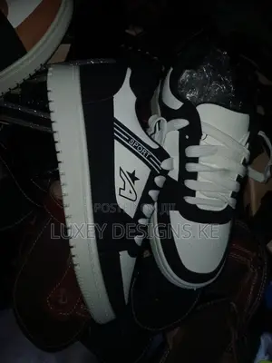 Unisex a Sports Sneakers