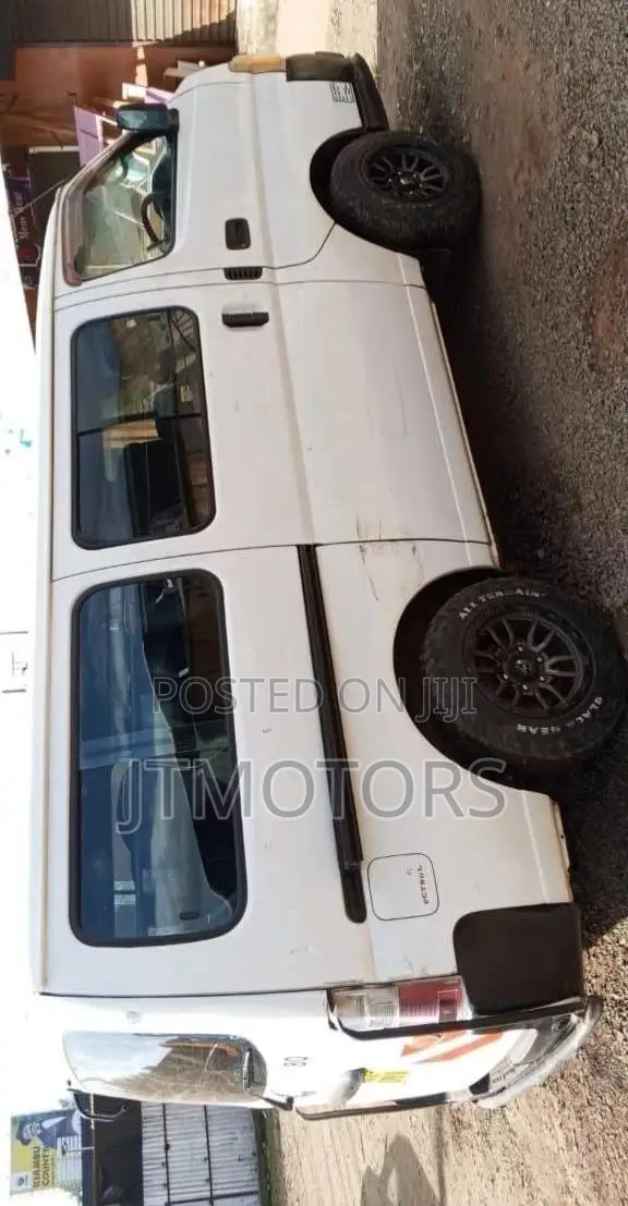 Nissan Caravan (Urvan) 2018 White