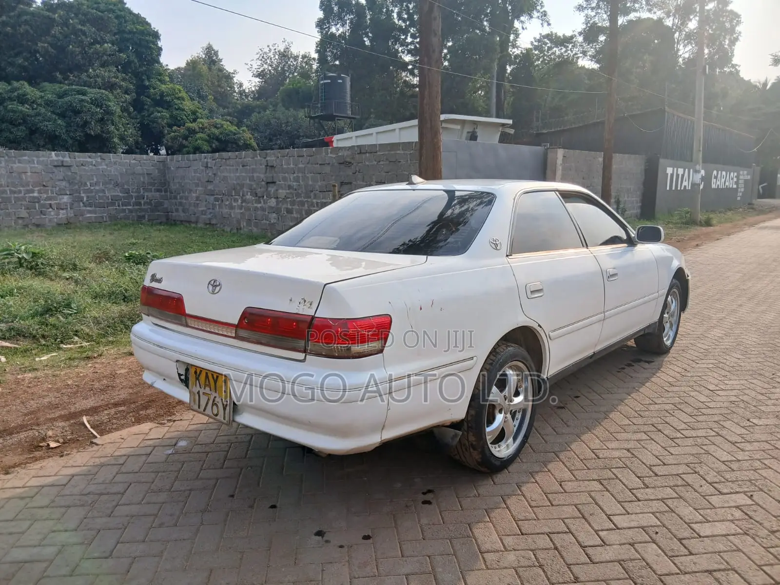 Toyota Mark II 2000 White