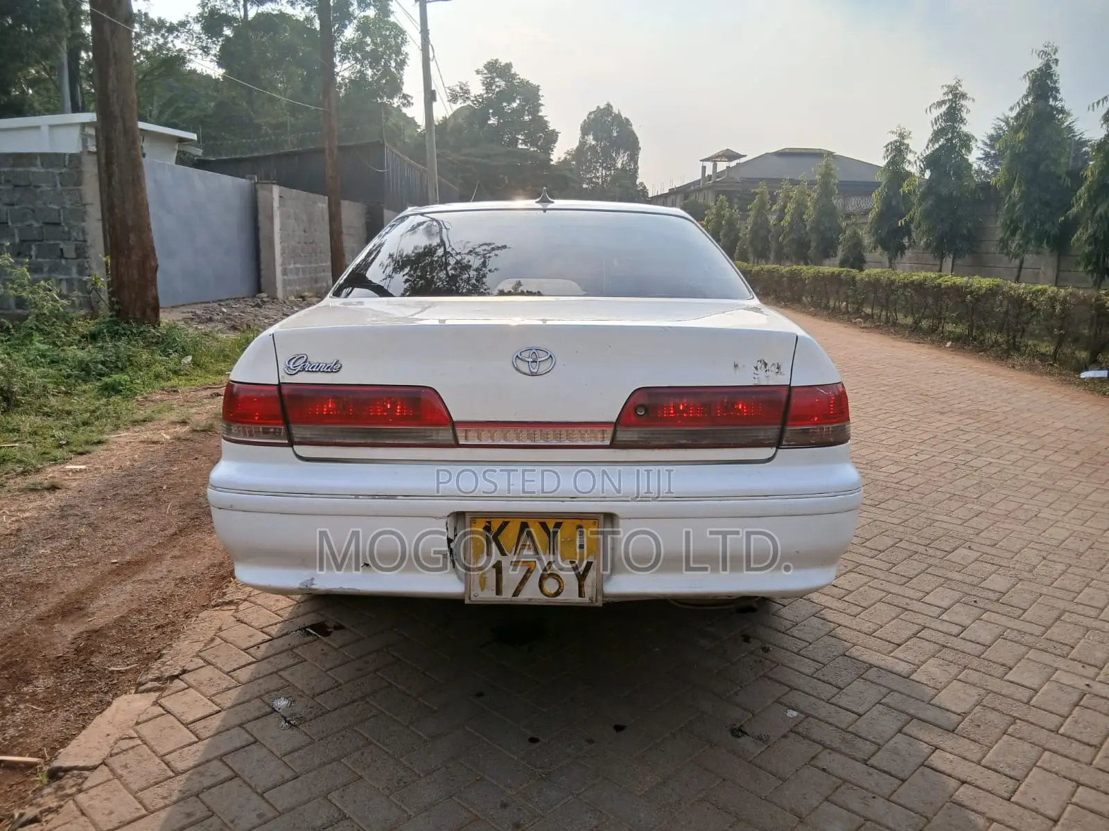 Toyota Mark II 2000 White
