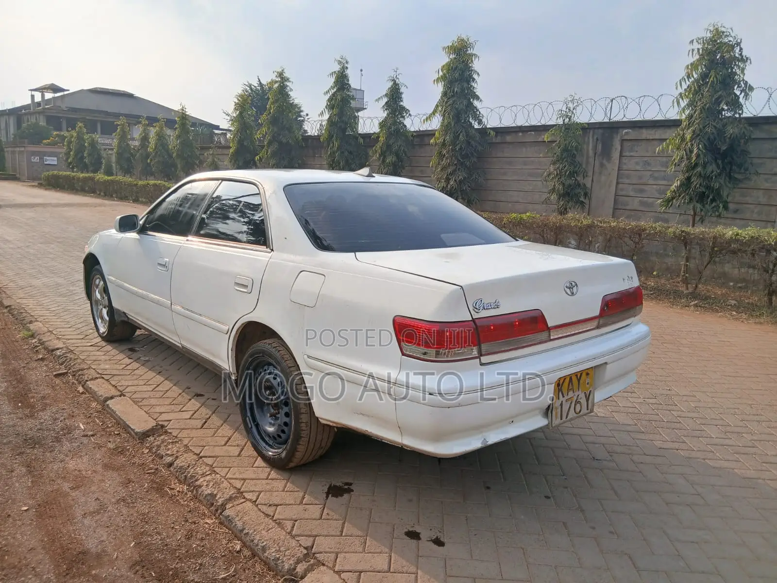 Toyota Mark II 2000 White