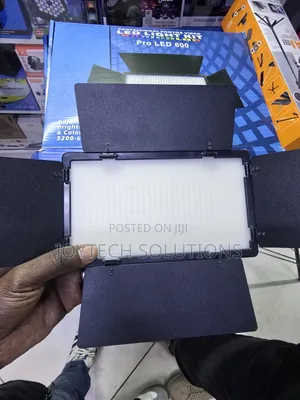 Professional Pro Led 600 Photo Video Light With Tripod 2 Battery