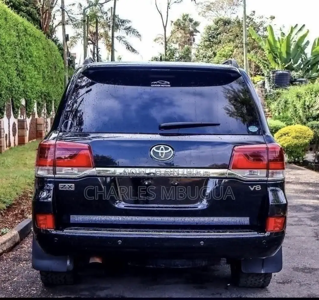 Toyota Land Cruiser 4.6 V8 GX 2014 Black
