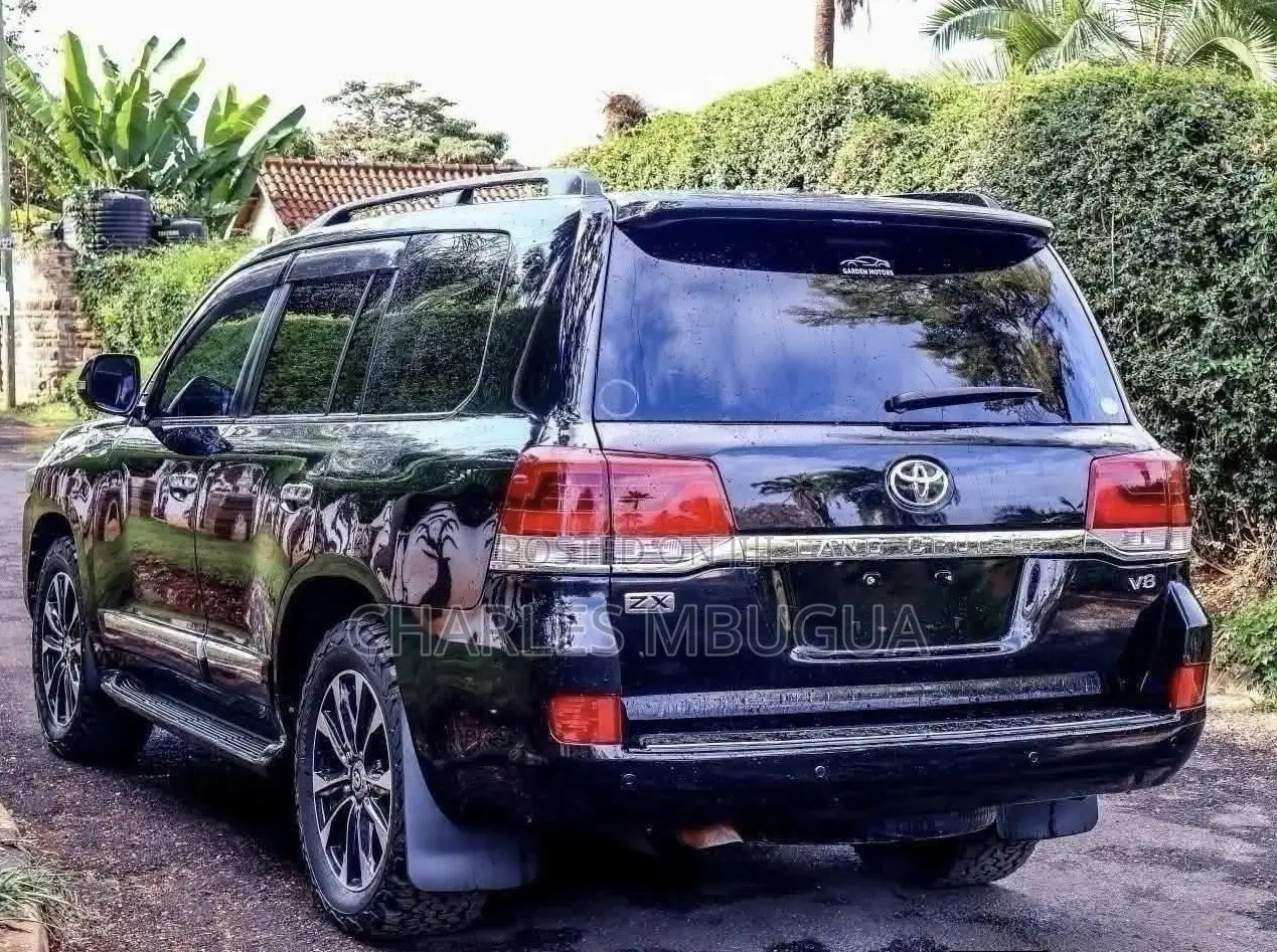 Toyota Land Cruiser 4.6 V8 GX 2014 Black