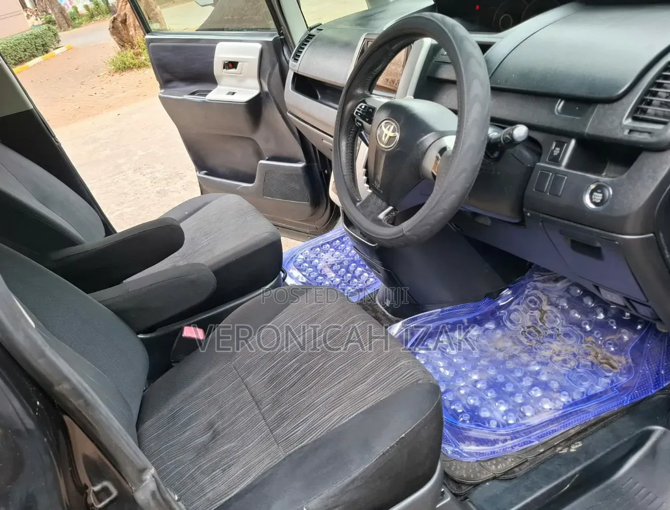 Toyota Noah 2012 Black