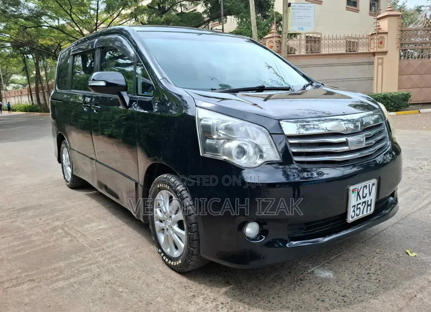 Toyota Noah 2012 Black