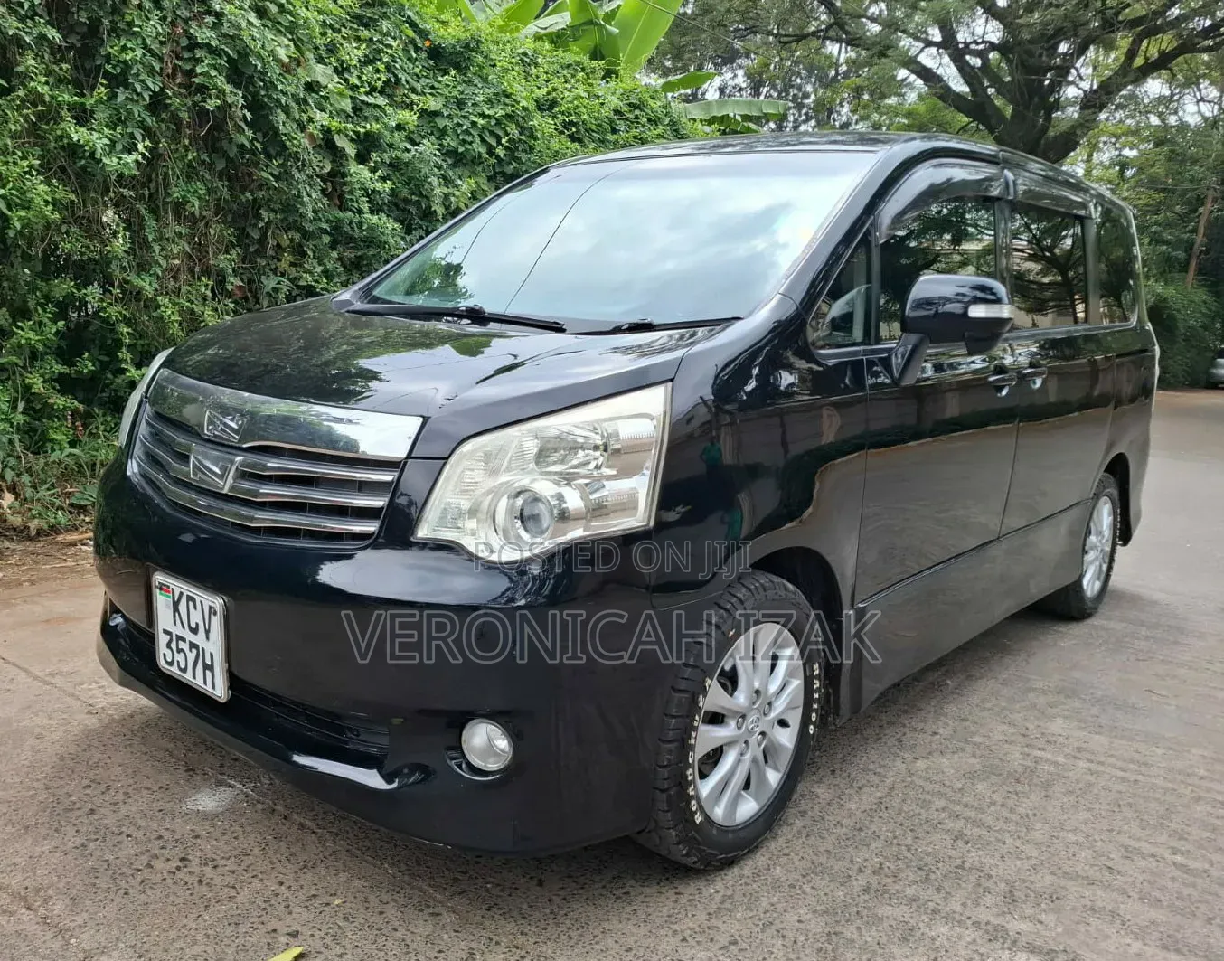 Toyota Noah 2012 Black