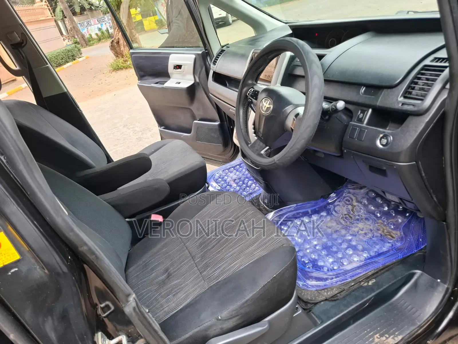 Toyota Noah 2012 Black