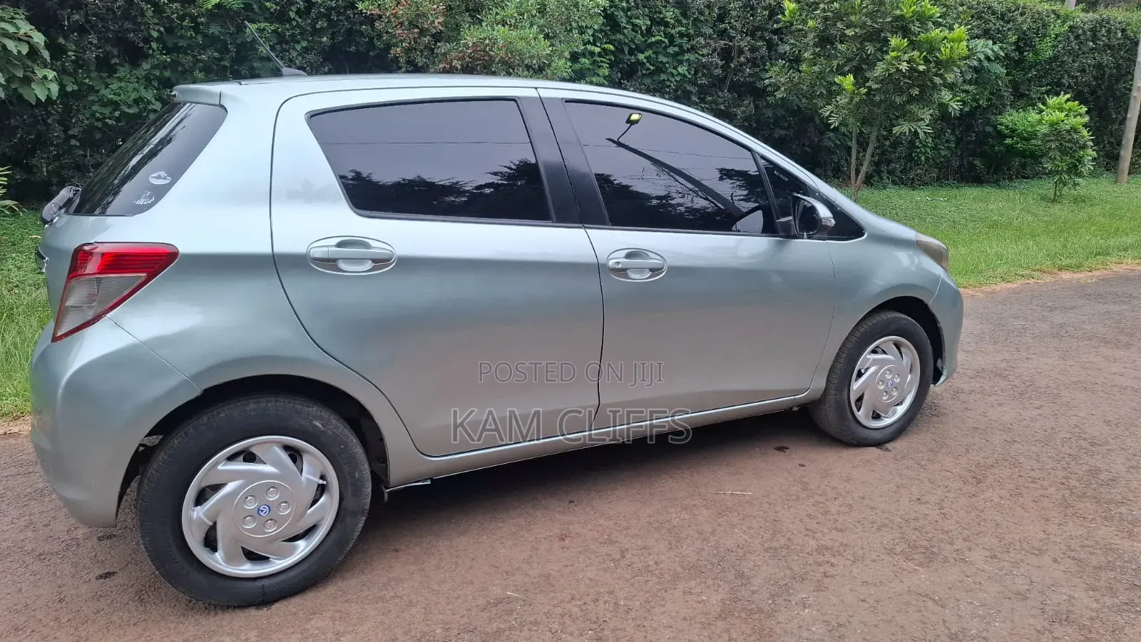 Toyota Vitz 2012 Green