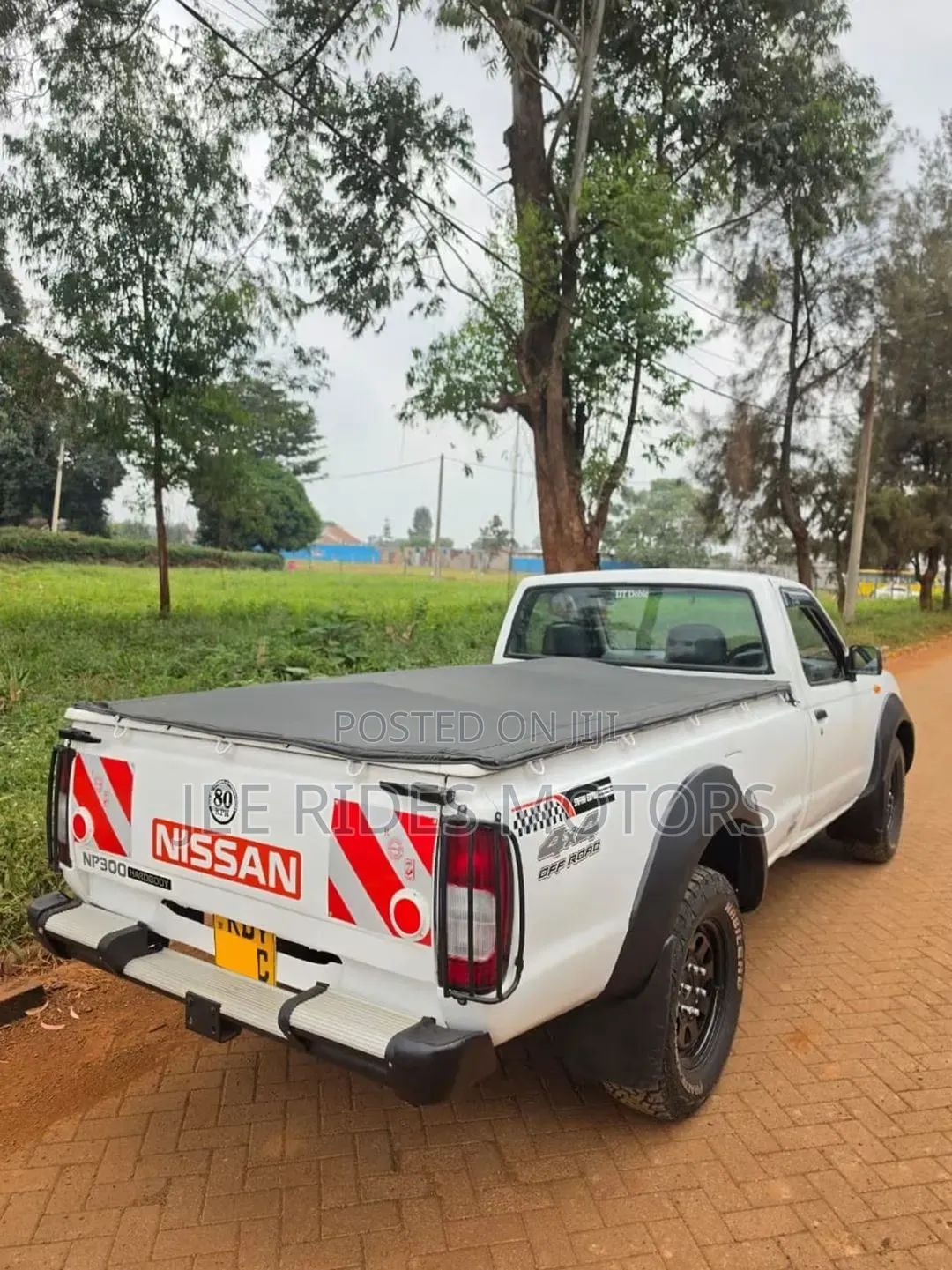 Nissan Hardbody 2009 White