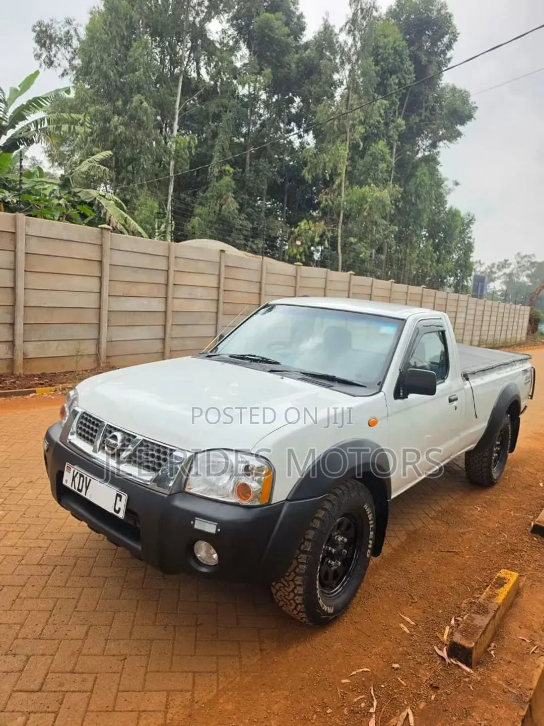 Nissan Hardbody 2009 White