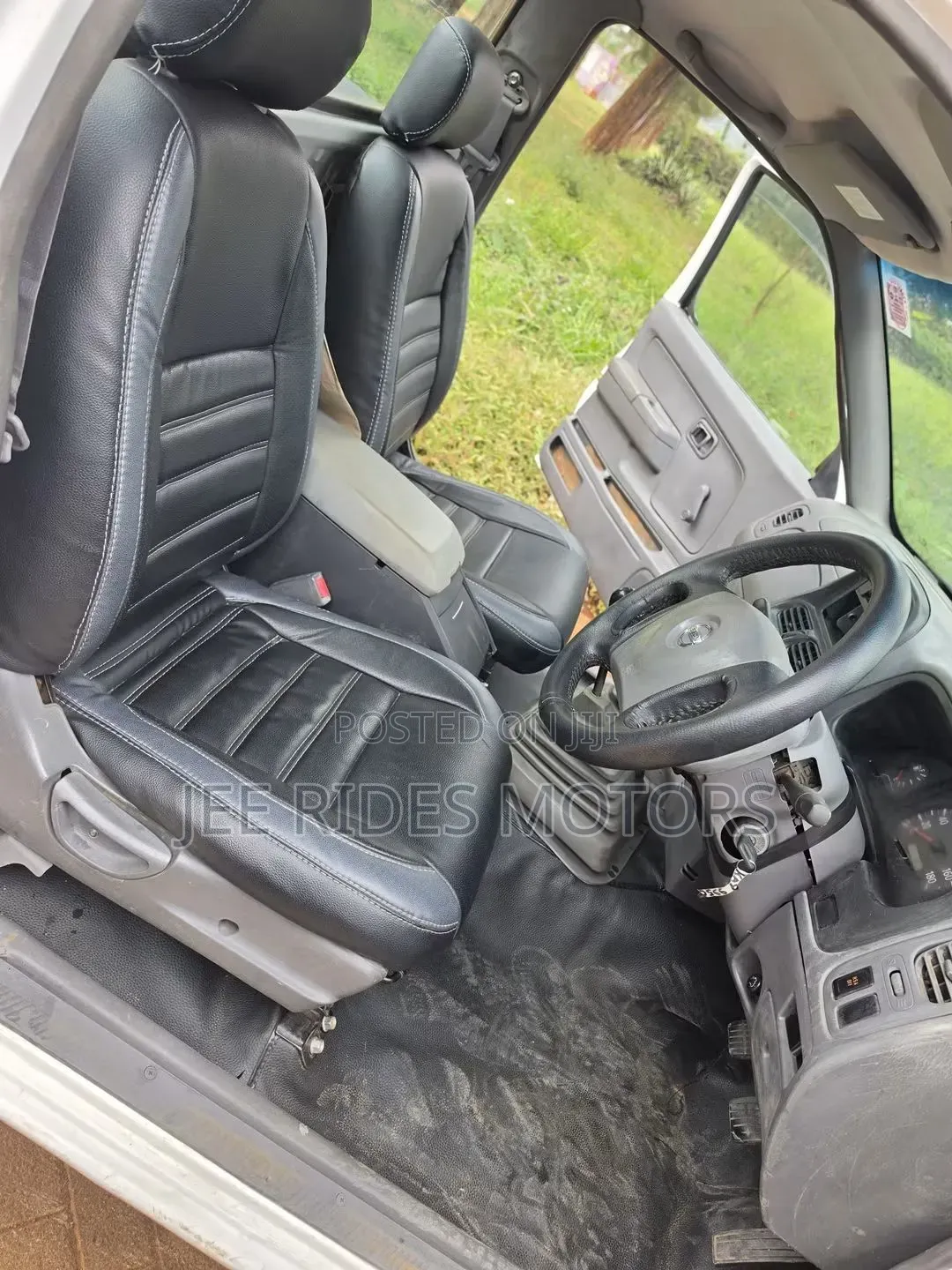 Nissan Hardbody 2009 White
