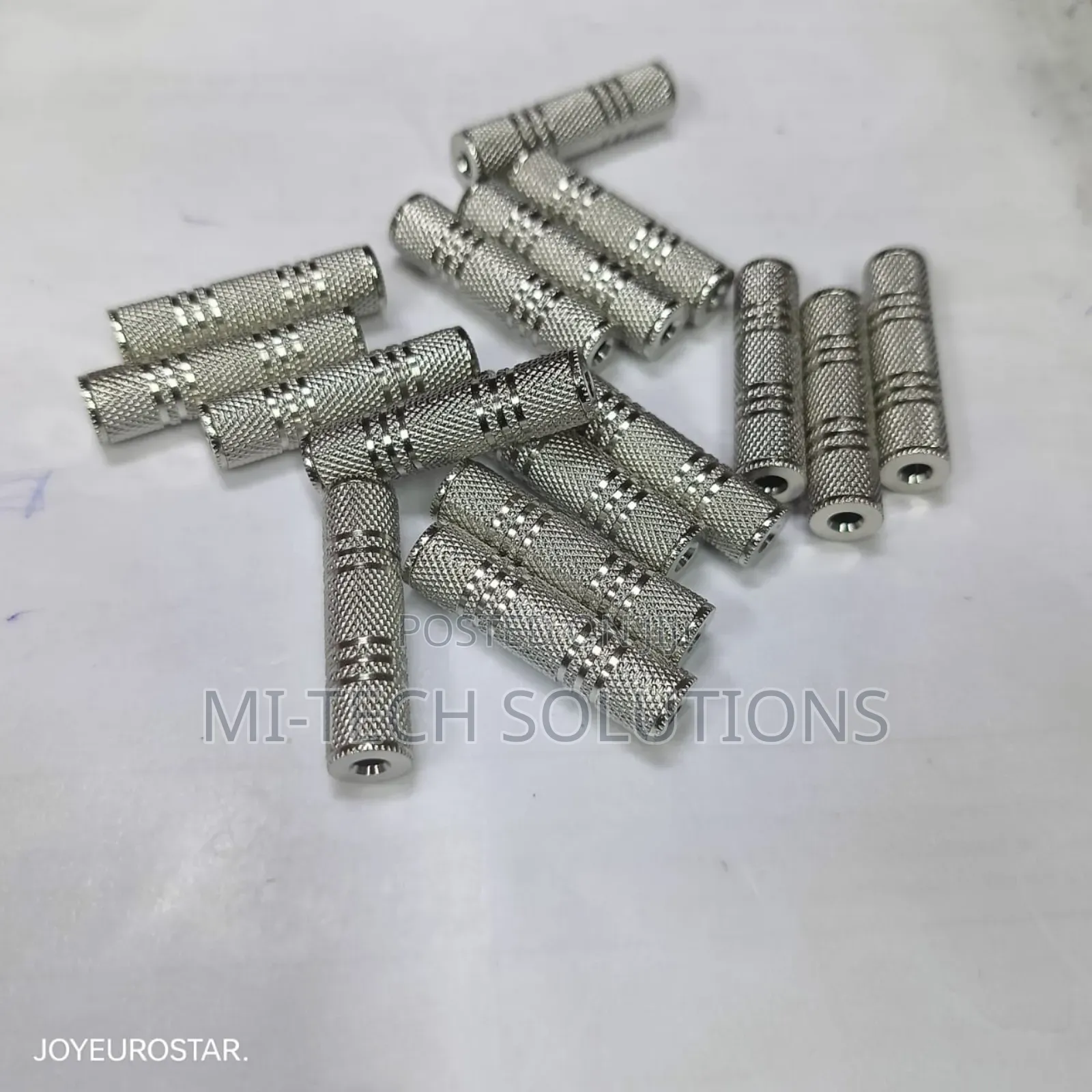 Metallic Aux 3.5mm Female to Female Speaker Jack Extender