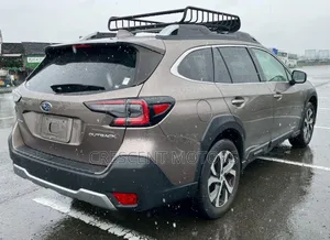 Subaru Outback 2022 Gold