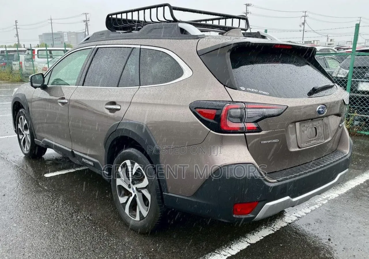 Subaru Outback 2022 Gold