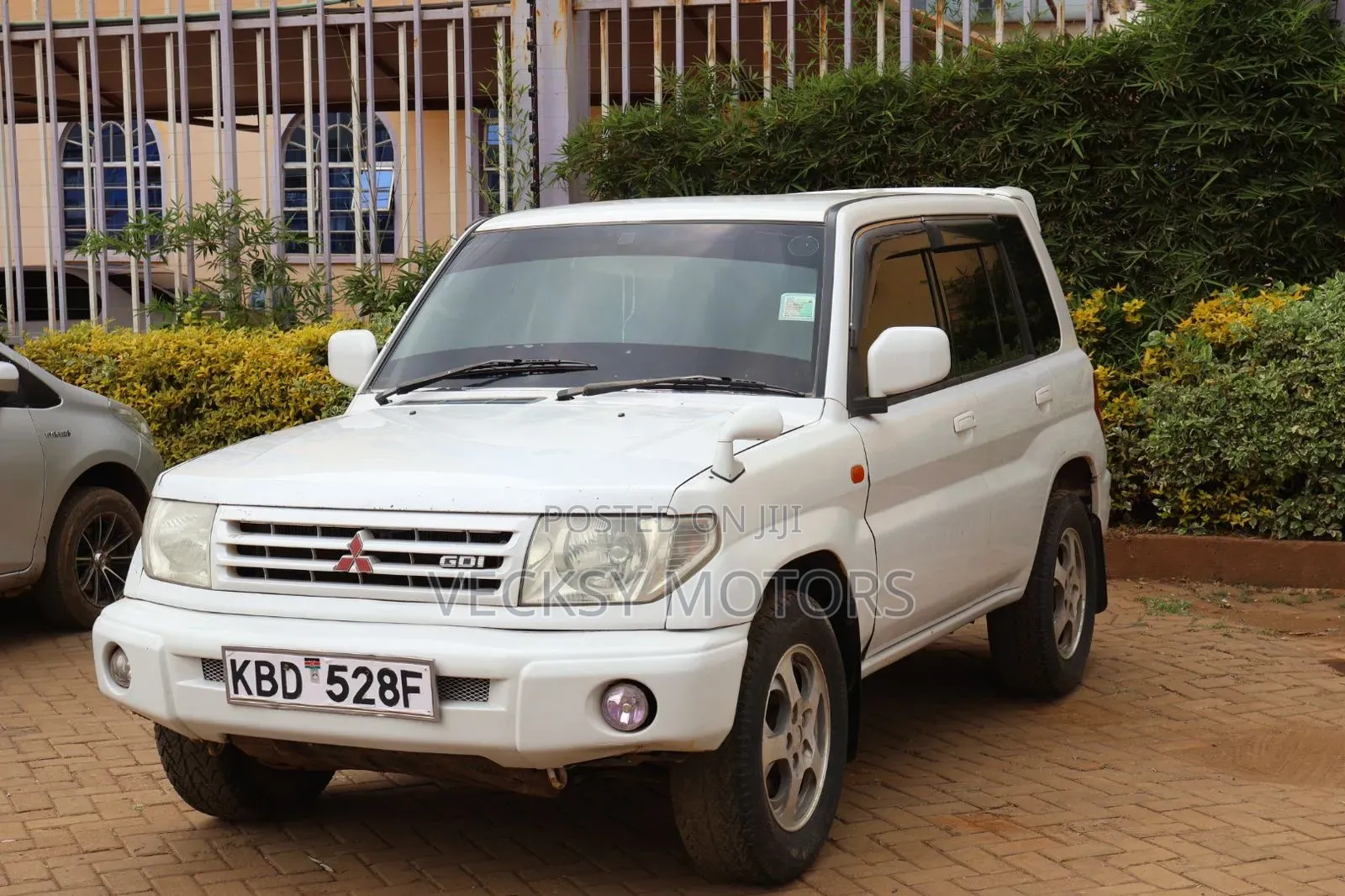 Mitsubishi Pajero IO 2001 White