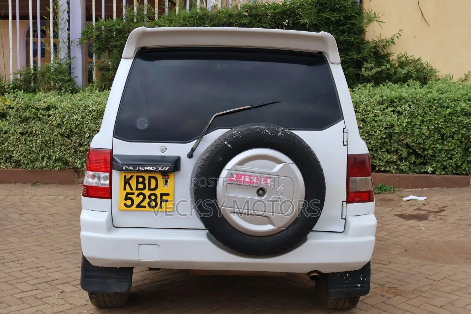 Mitsubishi Pajero IO 2001 White