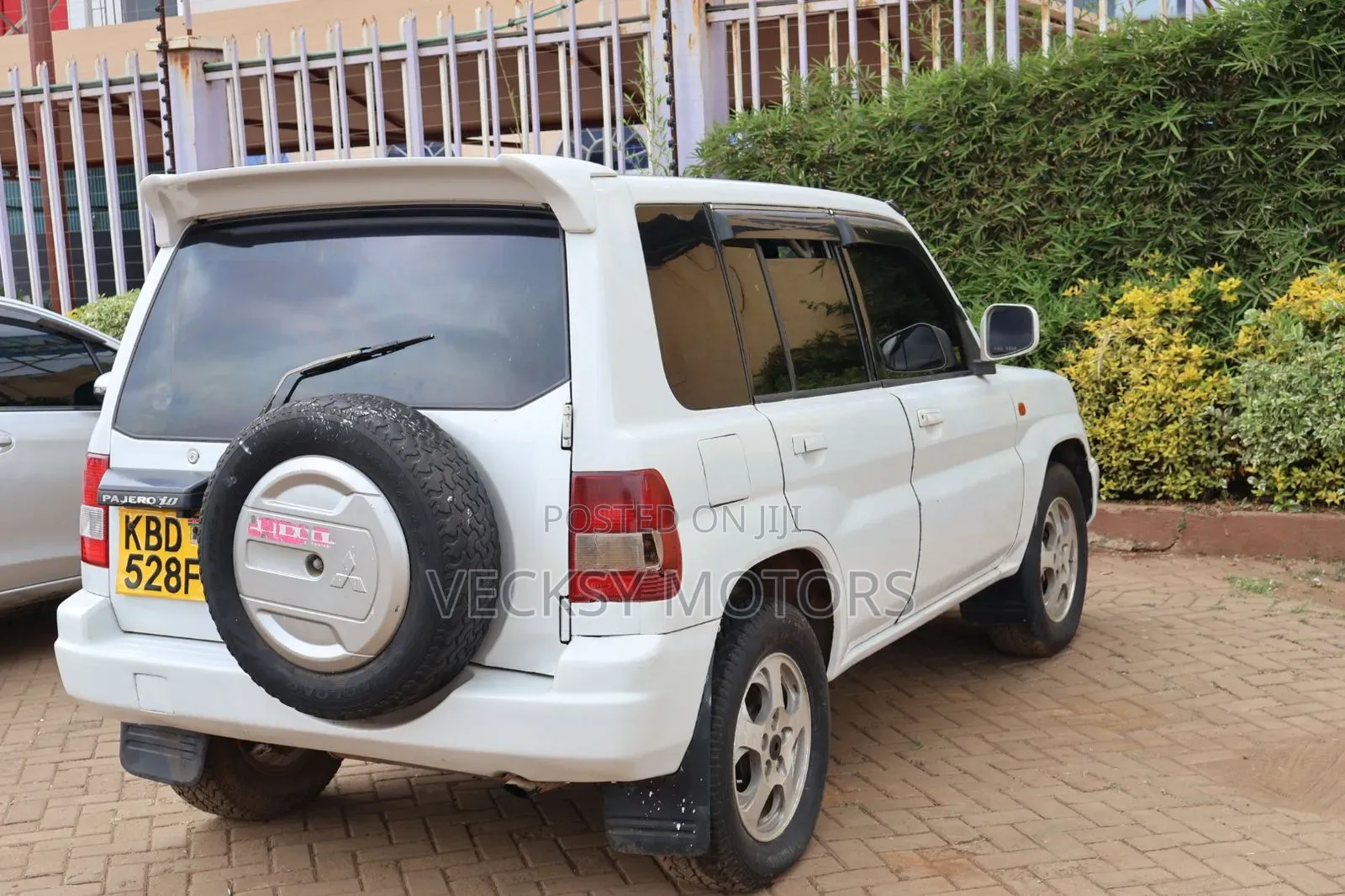 Mitsubishi Pajero IO 2001 White