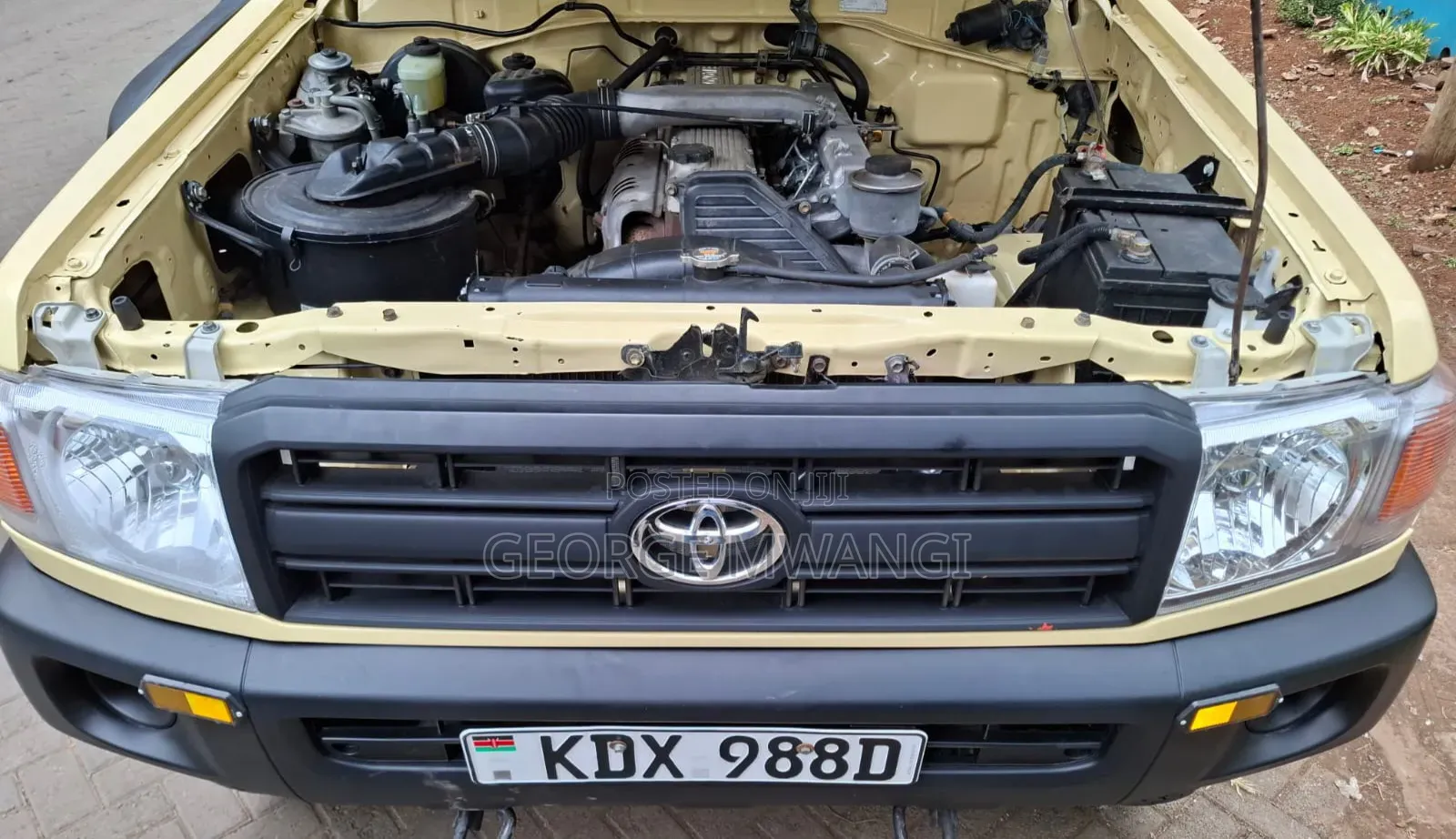 Toyota Land Cruiser 2006 Gold