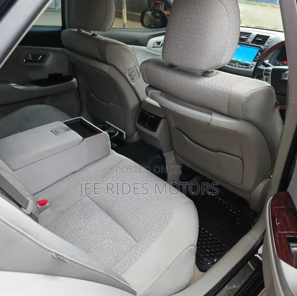 Toyota Crown 2012 Black