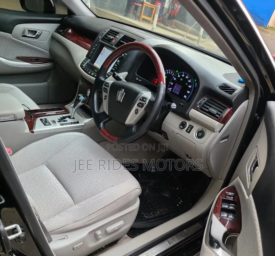 Toyota Crown 2012 Black