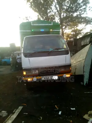 Mitsubishi Canter 4d33