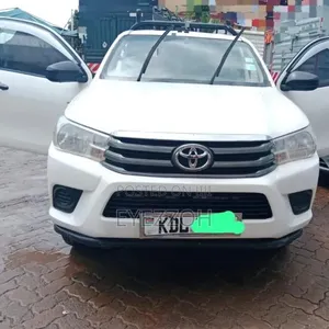 Toyota Hilux 2023 White