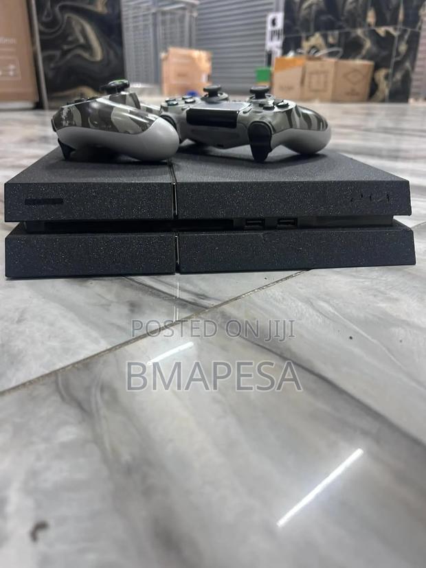 Ps4 Chipped With 8 Games - thumbnail 2