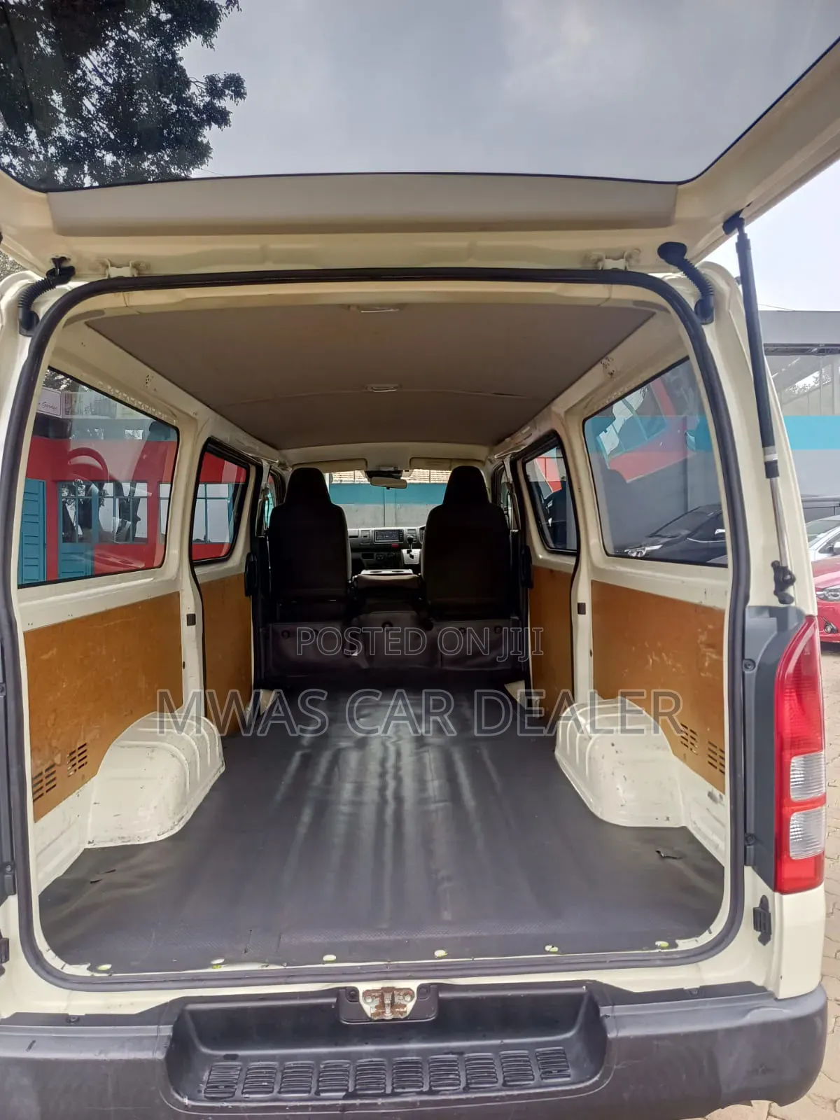 Toyota HiAce 2019